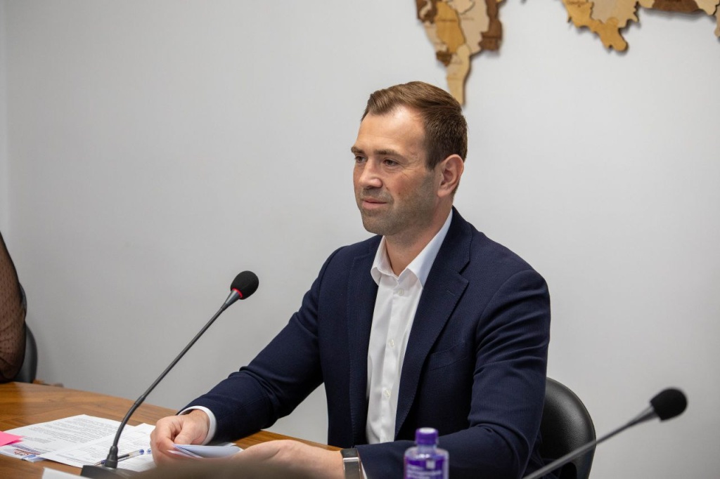 photo_5427376677211278798_y (1).jpg