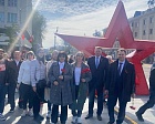 Члены БОТОО "Профспорттур РФ" возложили цветы к скульптурной композиции «Скорбящая мать»