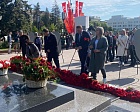 Члены БОТОО "Профспорттур РФ" возложили цветы к скульптурной композиции «Скорбящая мать»
