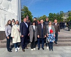Члены БОТОО "Профспорттур РФ" возложили цветы к скульптурной композиции «Скорбящая мать»